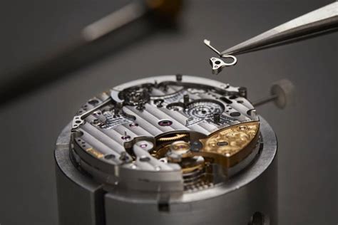 Riparazione e Restauro Orologi Antichi .